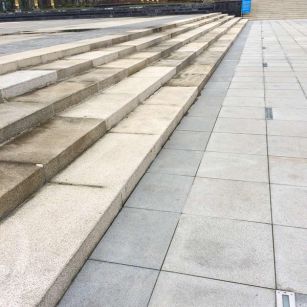 东营芝麻灰、芝麻黑石材在市政广场的应用