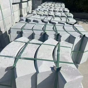 东营 芝麻灰弧形路沿石