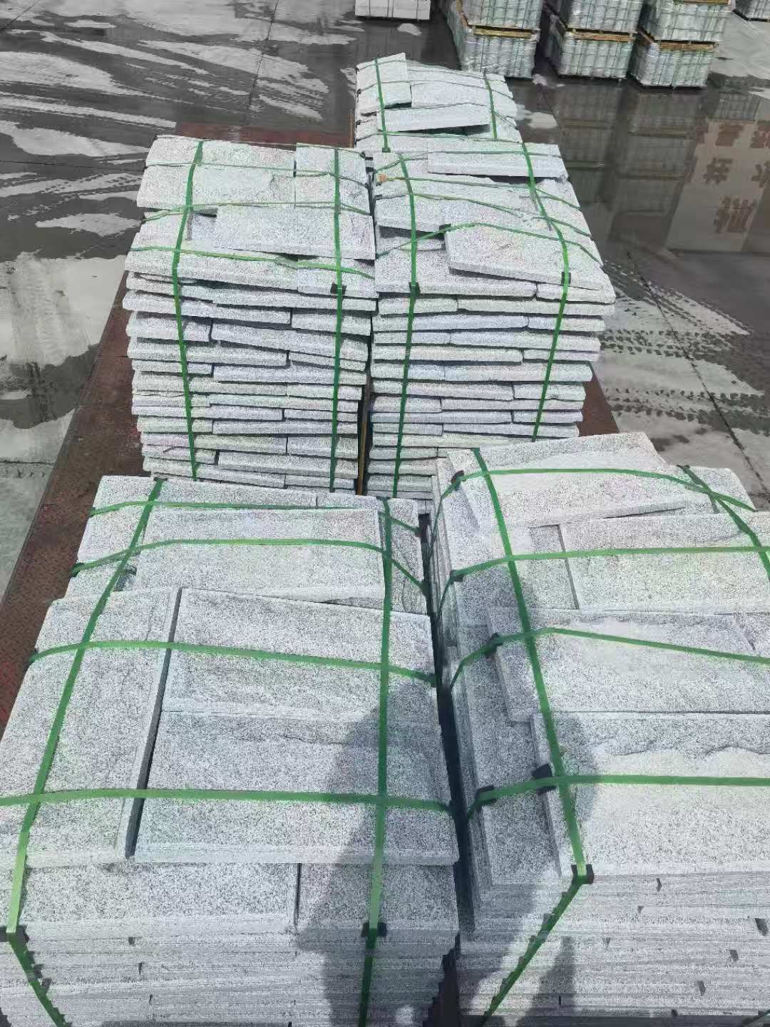 东营 芝麻白蘑菇石装车出货