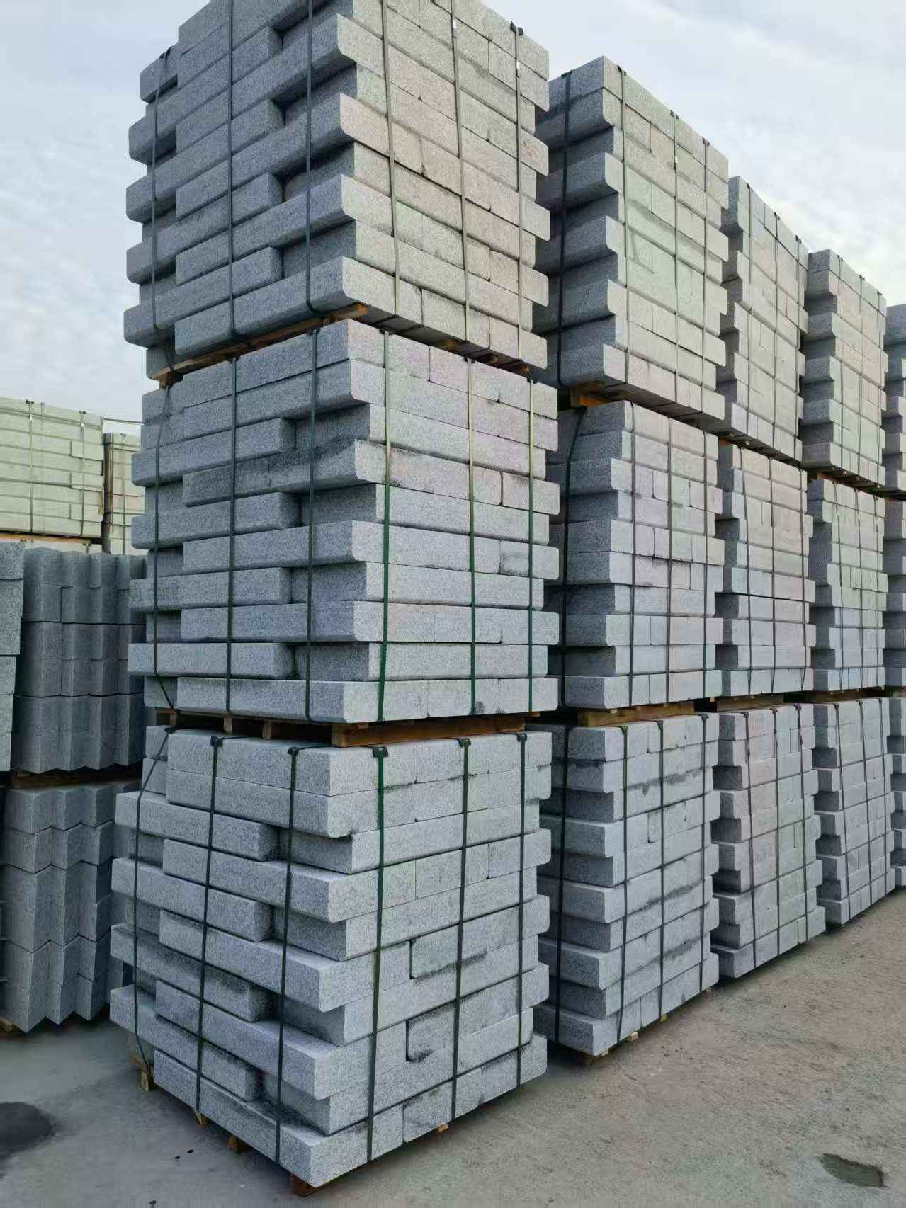 东营 路沿石（路侧石），颜色一致，尺寸标准