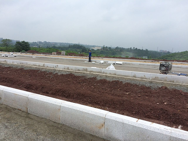 东营花岗岩路沿石在市政道路上的应用