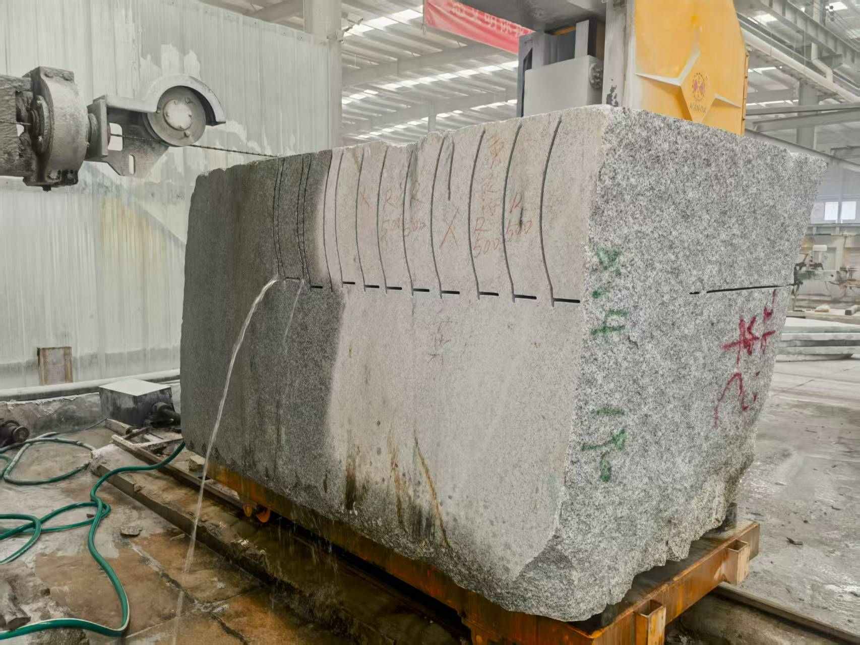 东营 602，大花芙蓉白，绳锯加工弧形路沿石