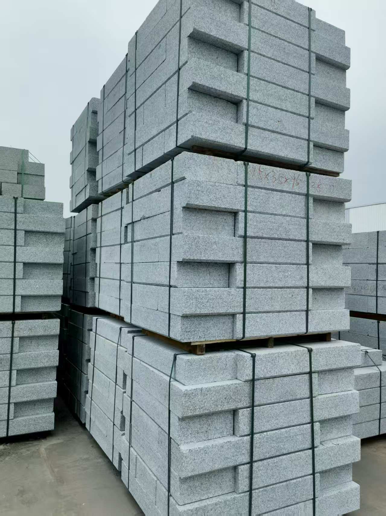 东营 路沿石，板板正正的路沿石