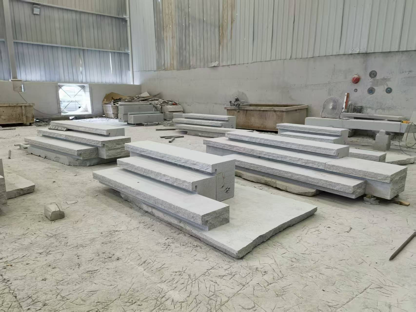 东营 整石台阶（大面火烧+侧面自然面），出货前厂内拼装