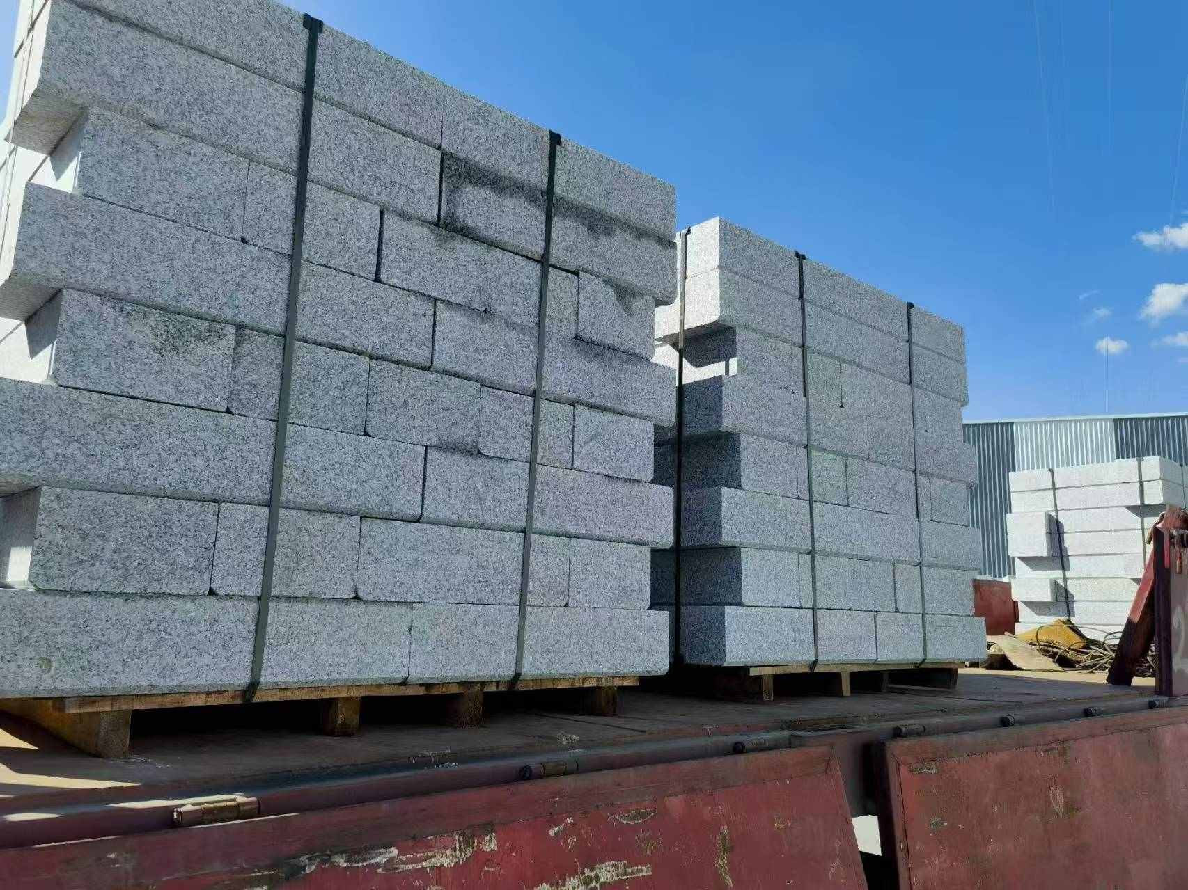 东营 路沿石装车出货