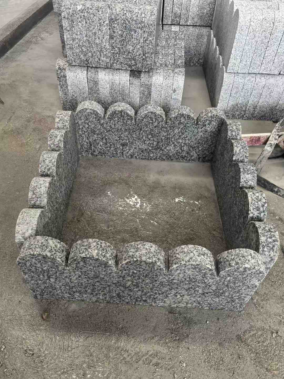 东营 花边石、花坛围栏石、花池界石、菜园栅栏石、镶边石、波浪状界石介绍