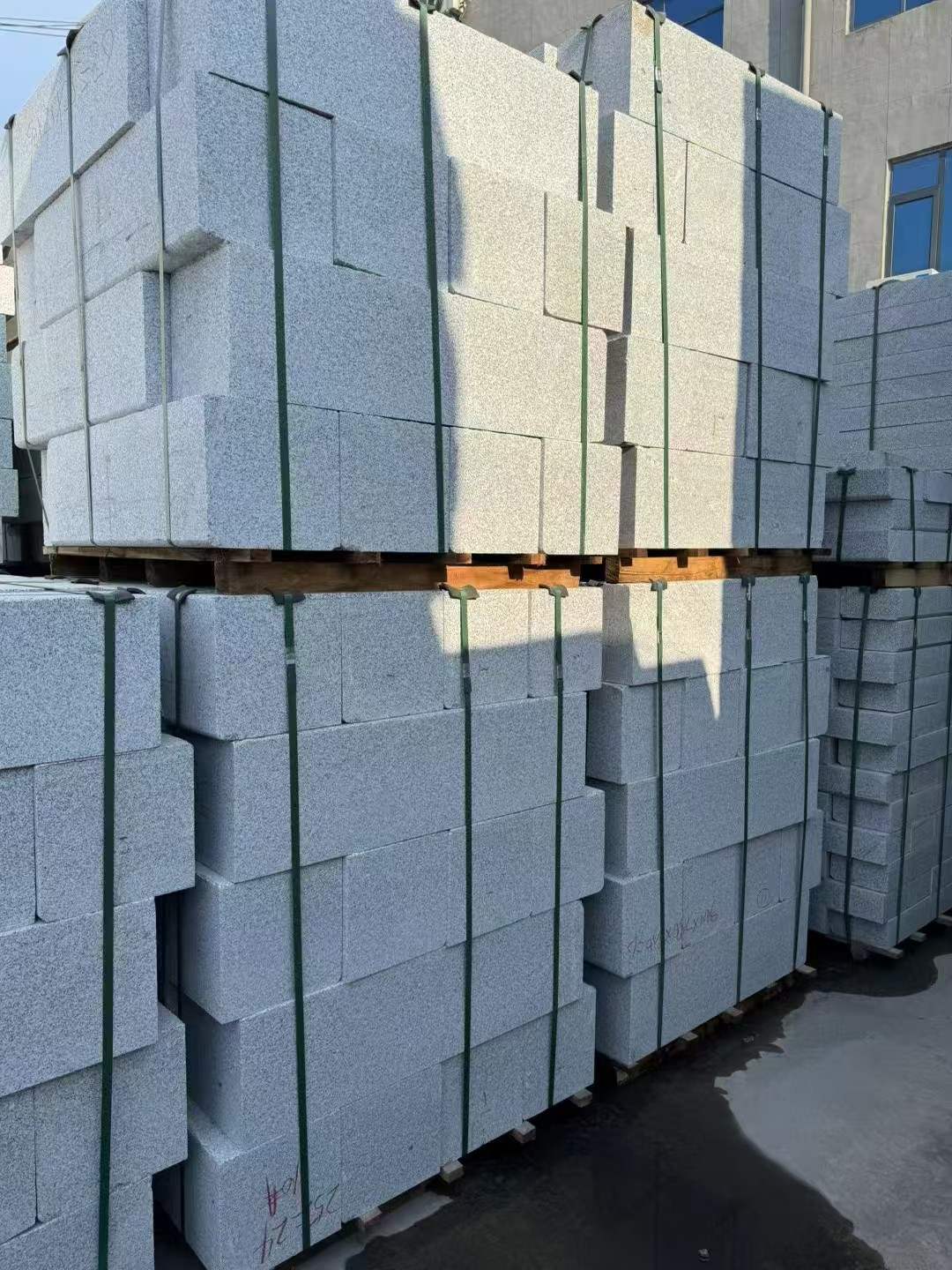 东营 芝麻白路沿石