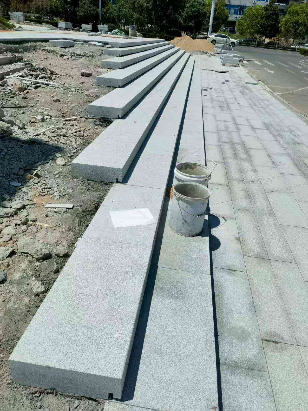 东营 芝麻白整石台阶，施工现场