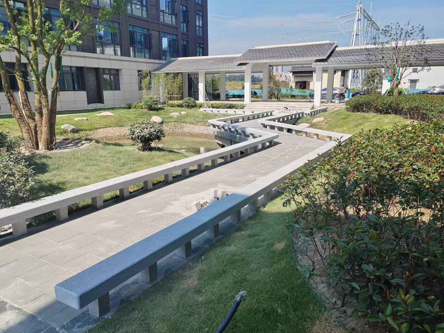 东营 芝麻灰小区坐凳&栏杆安装效果