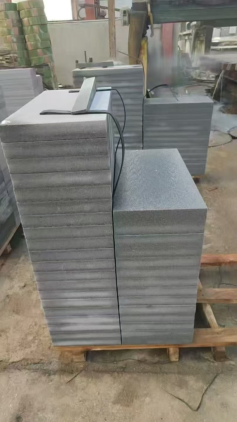 东营 芝麻灰火烧面300*600*50地铺石材