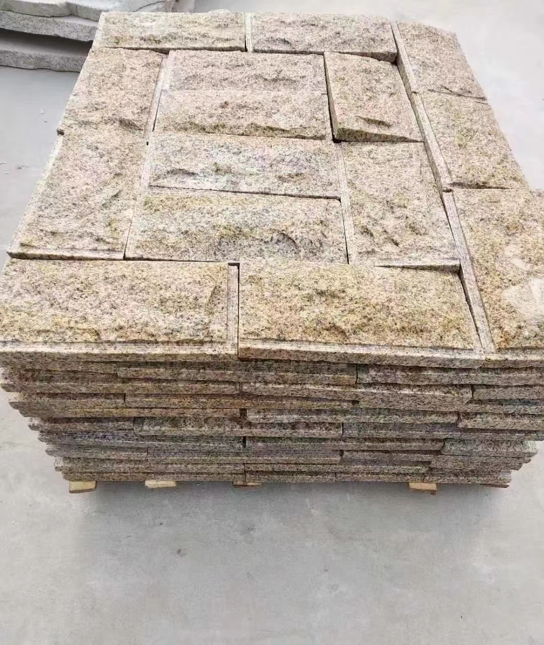 东营黄锈石蘑菇石