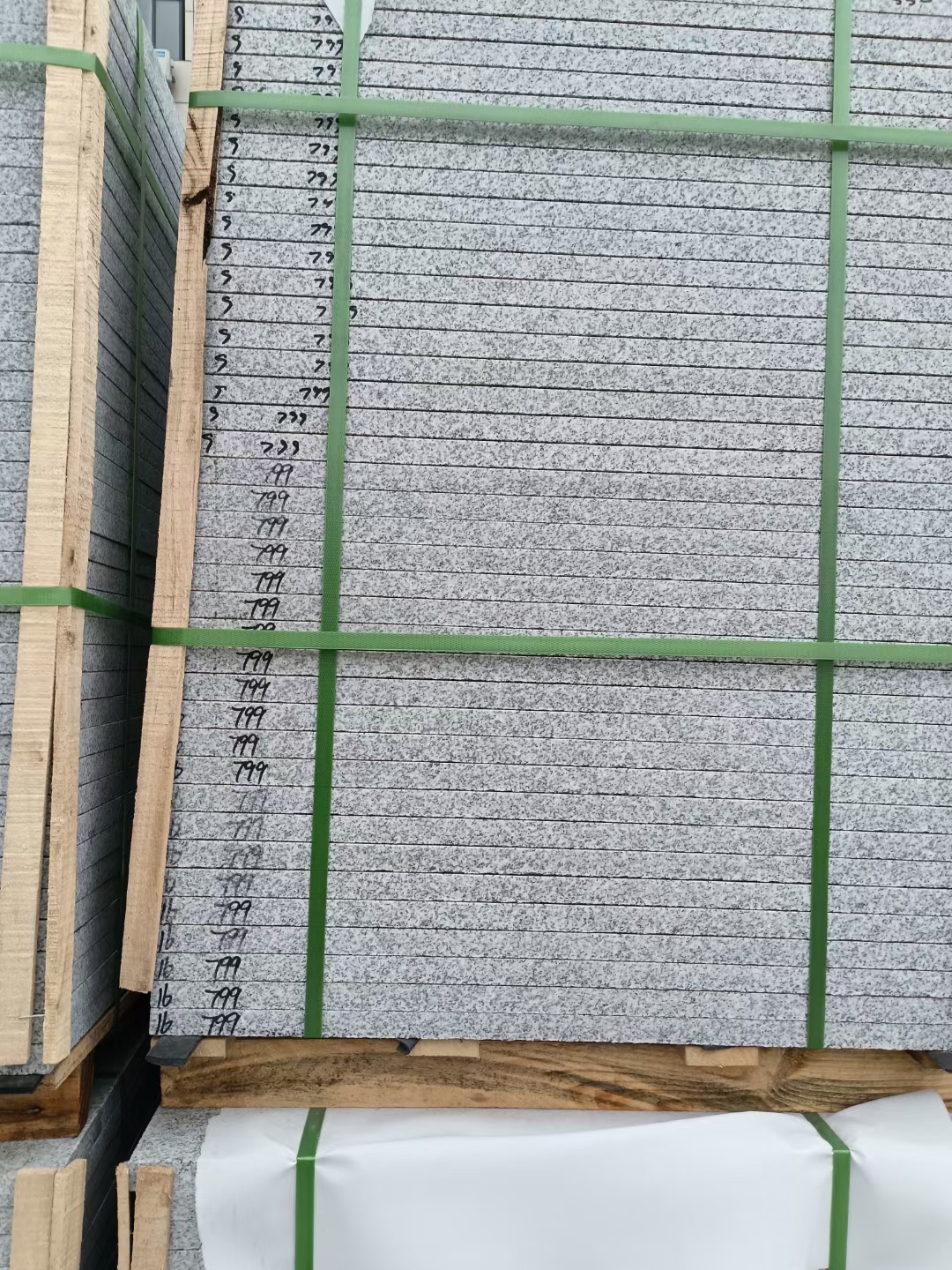 东营 芝麻白石材地铺做法